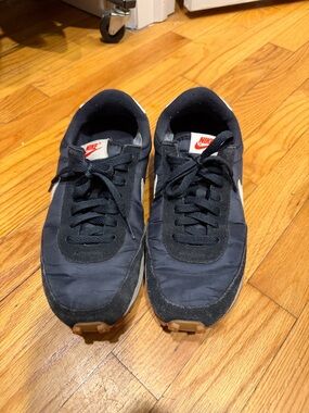 Nike Men’s Black and White Casual Trainer Sneakers